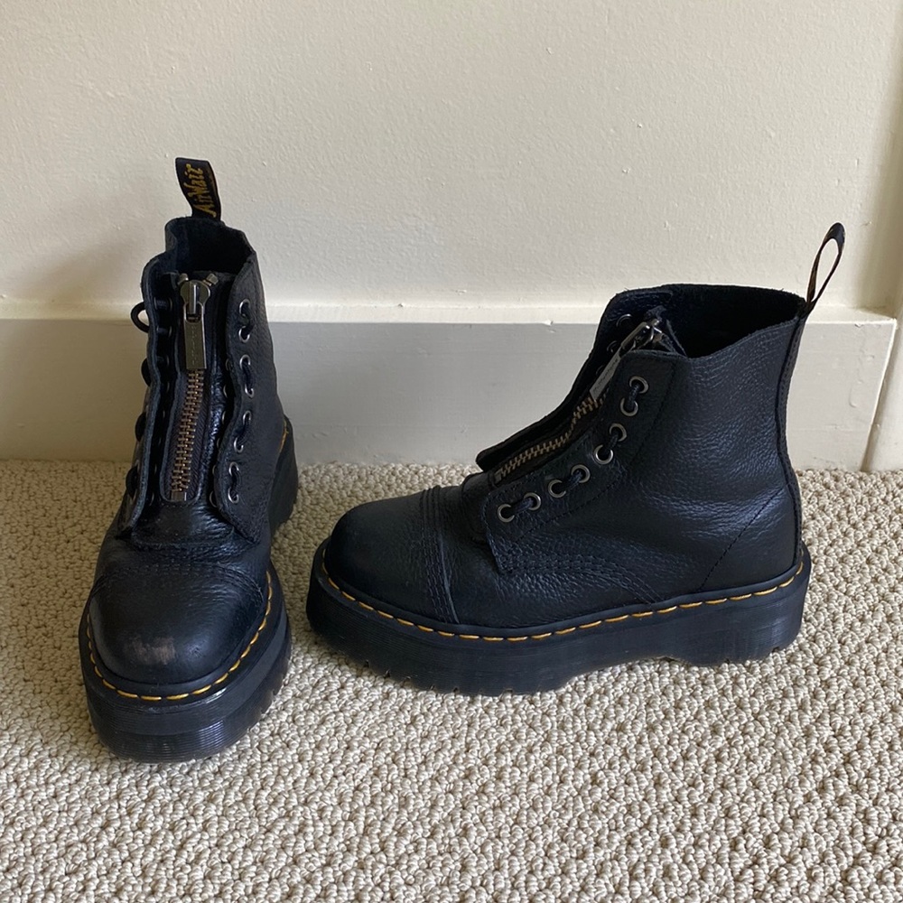 DR. MARTENS SINCLAIR MILLED NAPPA LEATHER PLATFORM BOOTS SIZE 8 USED